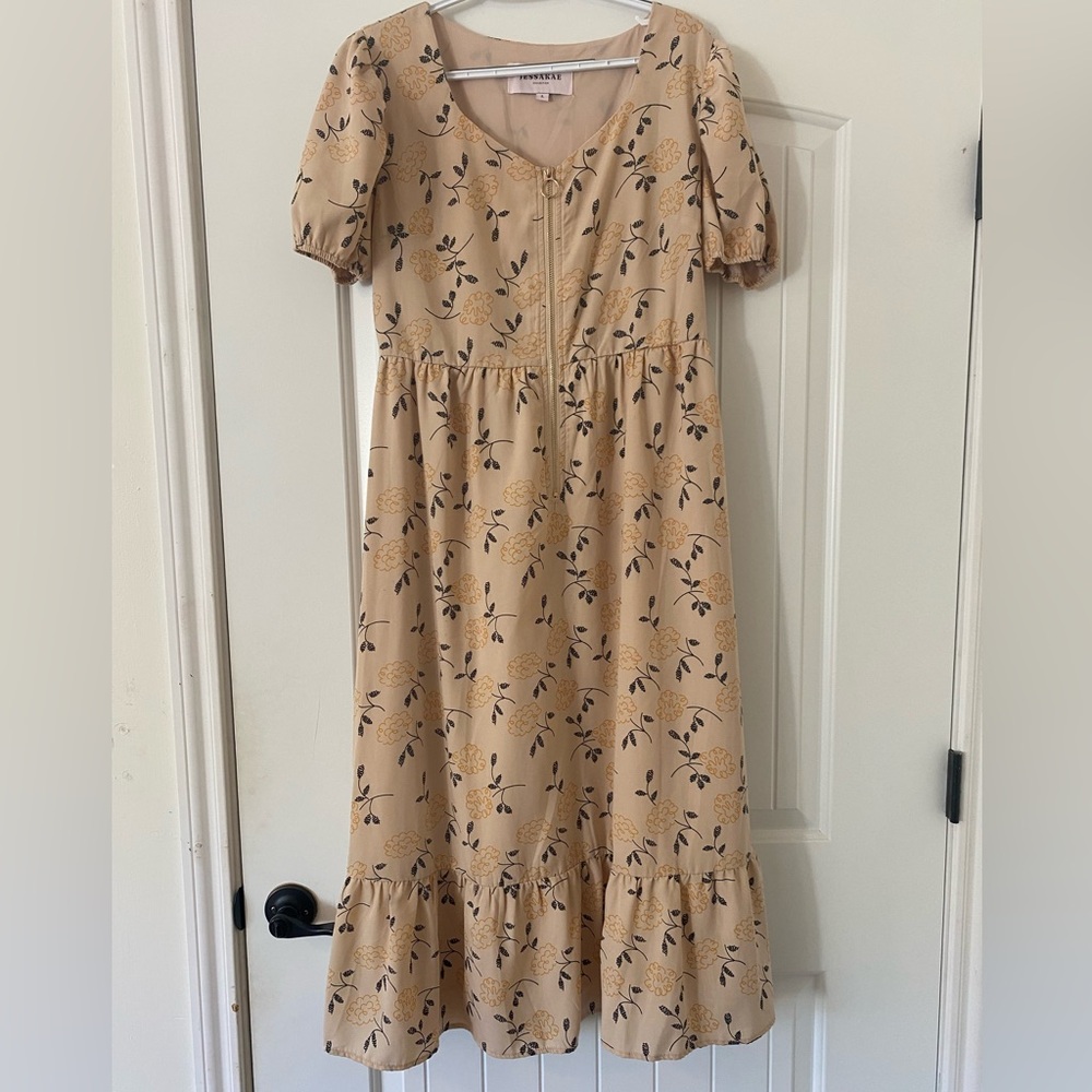 JessaKae Beige Floral Dress, size Large!